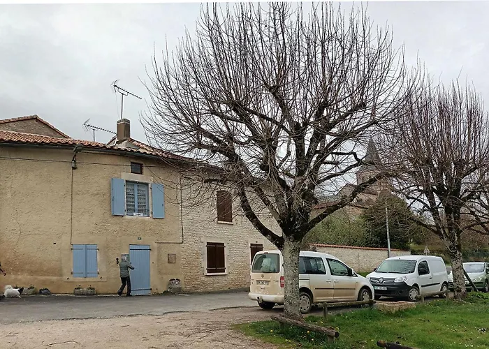 Au Bord De La Riviere